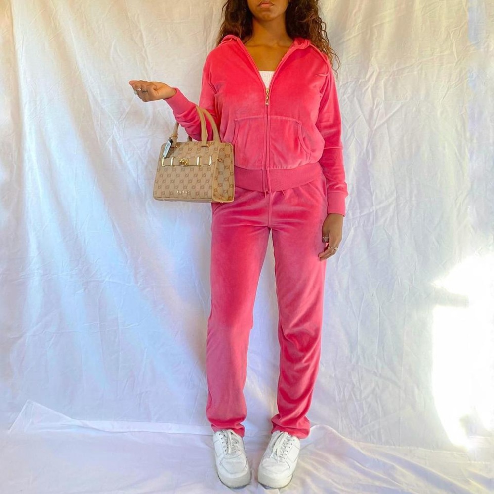 “THAT’S HOT!” 🥵 Y2K inspired hot pink “coral” velour tracksuit 💓